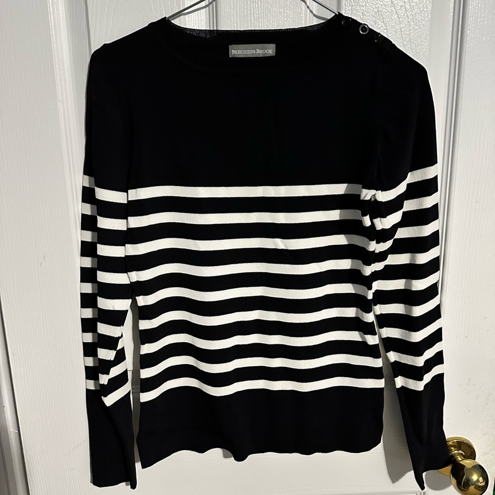 Woman’s striped shirt 👚